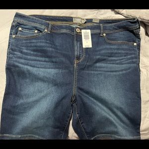 Torrid shorts size 22W. Neve worn except to try on.